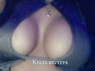 Kylie_bigtits