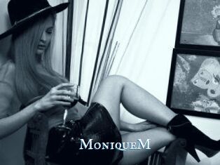MoniqueM