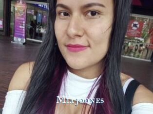 Mia_joones